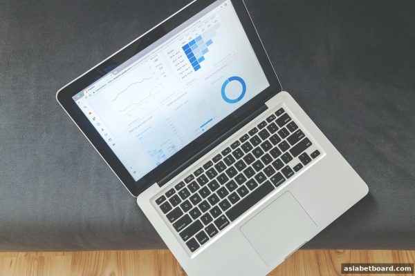 桌游策略与玩家信心：亚洲博彩论坛深度解析概率与决策的内在逻辑