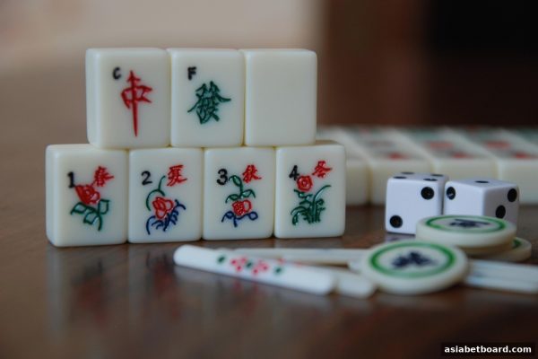 亚洲博彩论坛深度解读：爱游戏体育麻将「签到送豪礼」活动与实战技巧全攻略