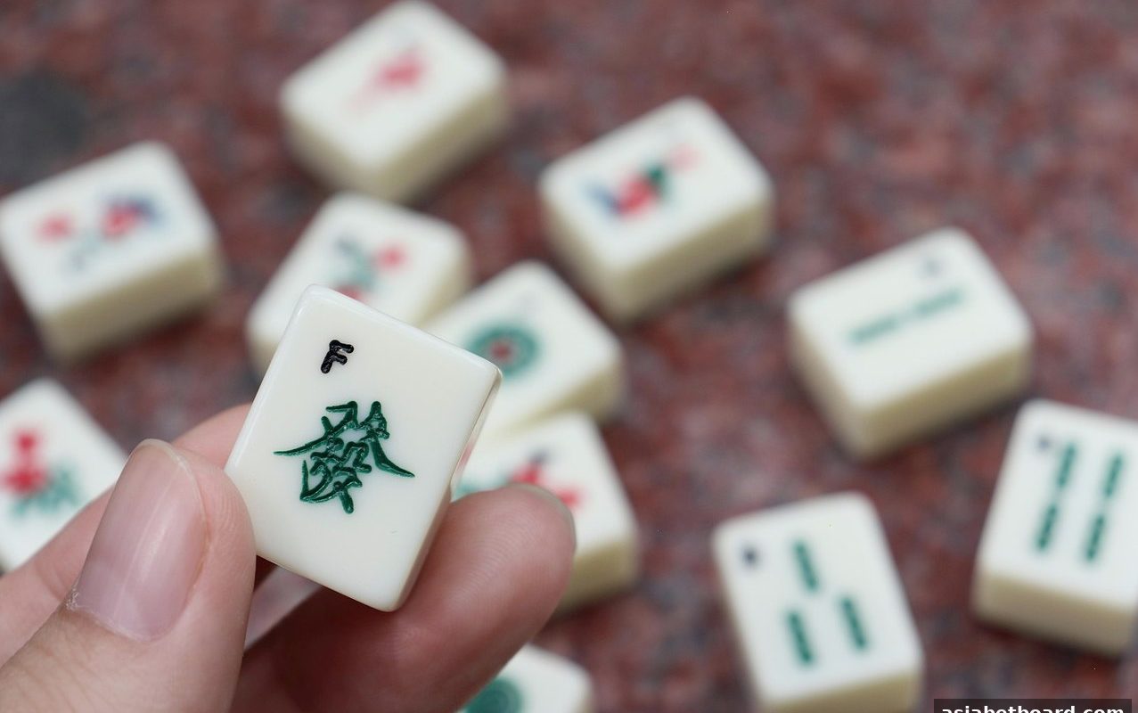 亚洲博彩论坛深度解析：欧冠直播场景下牛牛游戏的起手牌制胜法则