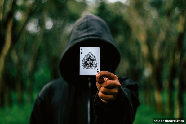 快3与牌九高低牌型全解析：亚洲博彩论坛带你深入理解数字与骨牌游戏