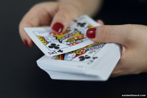 亚洲博彩论坛深度解析：JDB电子牛牛组合玩法、策略误区与iOS下载全攻略