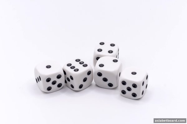 亚洲博彩论坛深度解析：英雄联盟电竞预测与牛牛玩法的攻守之道