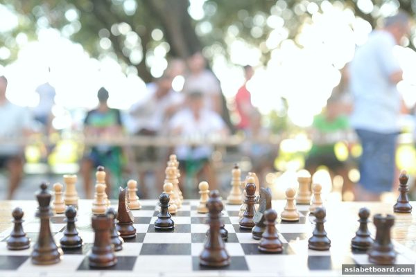 账号冻结后如何高效申诉？亚洲博彩论坛带你深挖原因与破解技巧