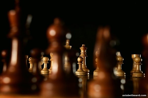 国际象棋开局的艺术：亚洲博彩论坛带你回溯经典与走进现代博弈